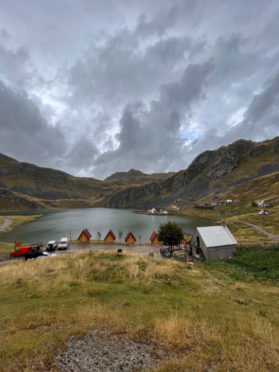 Neighbourhood, Natural landscape, Lake view, Lake view, Mountain view, Parking