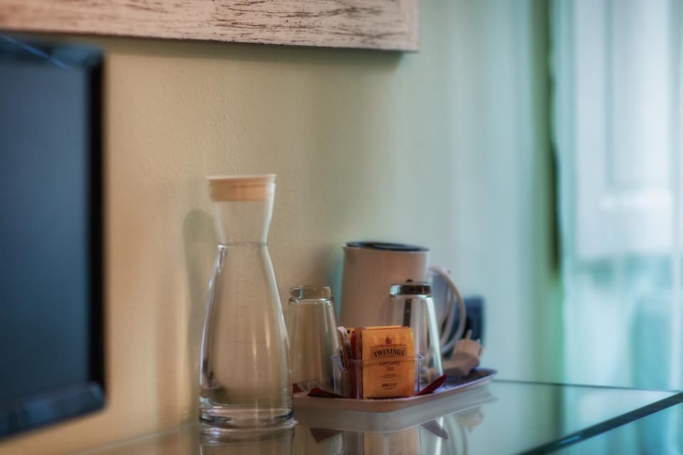 Coffee/tea facilities, Decorative detail