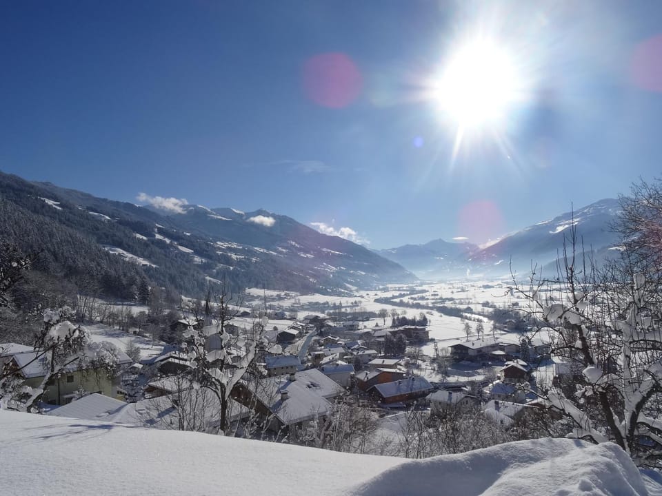 Off site, Day, Neighbourhood, Natural landscape, Winter, On site, Mountain view