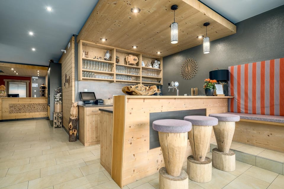 Lounge or bar