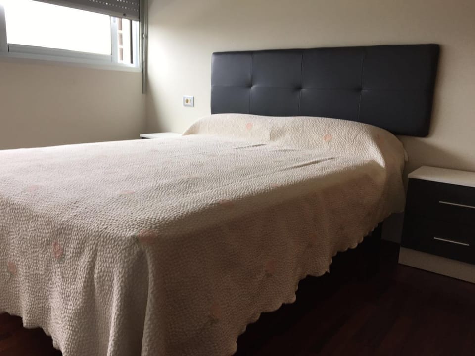 Property building, Bed, Bedroom, On site