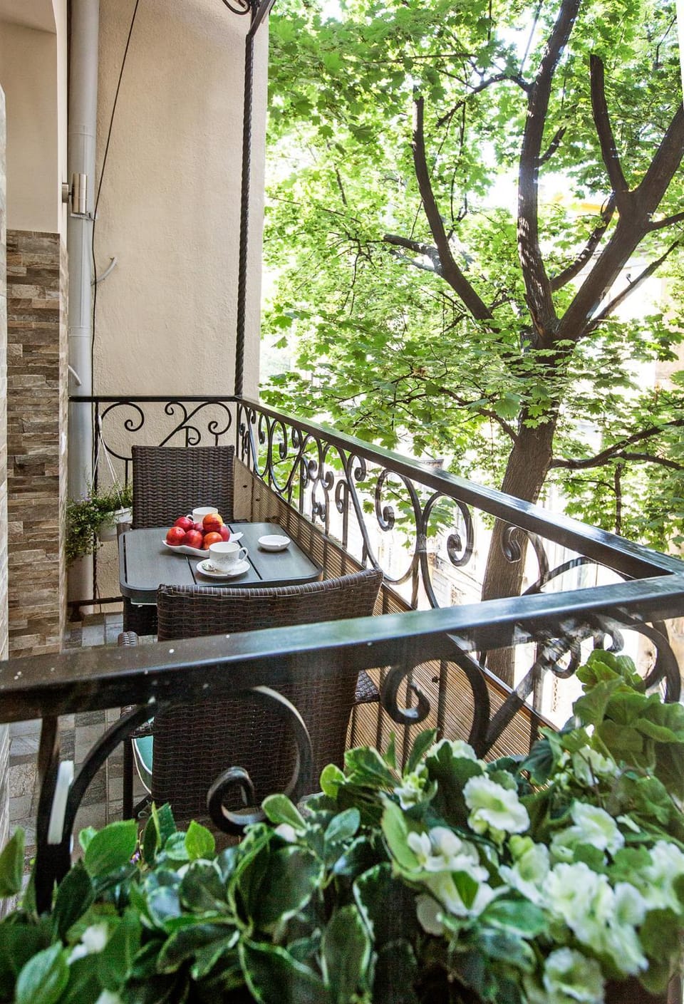 Facade/entrance, Day, Balcony/Terrace