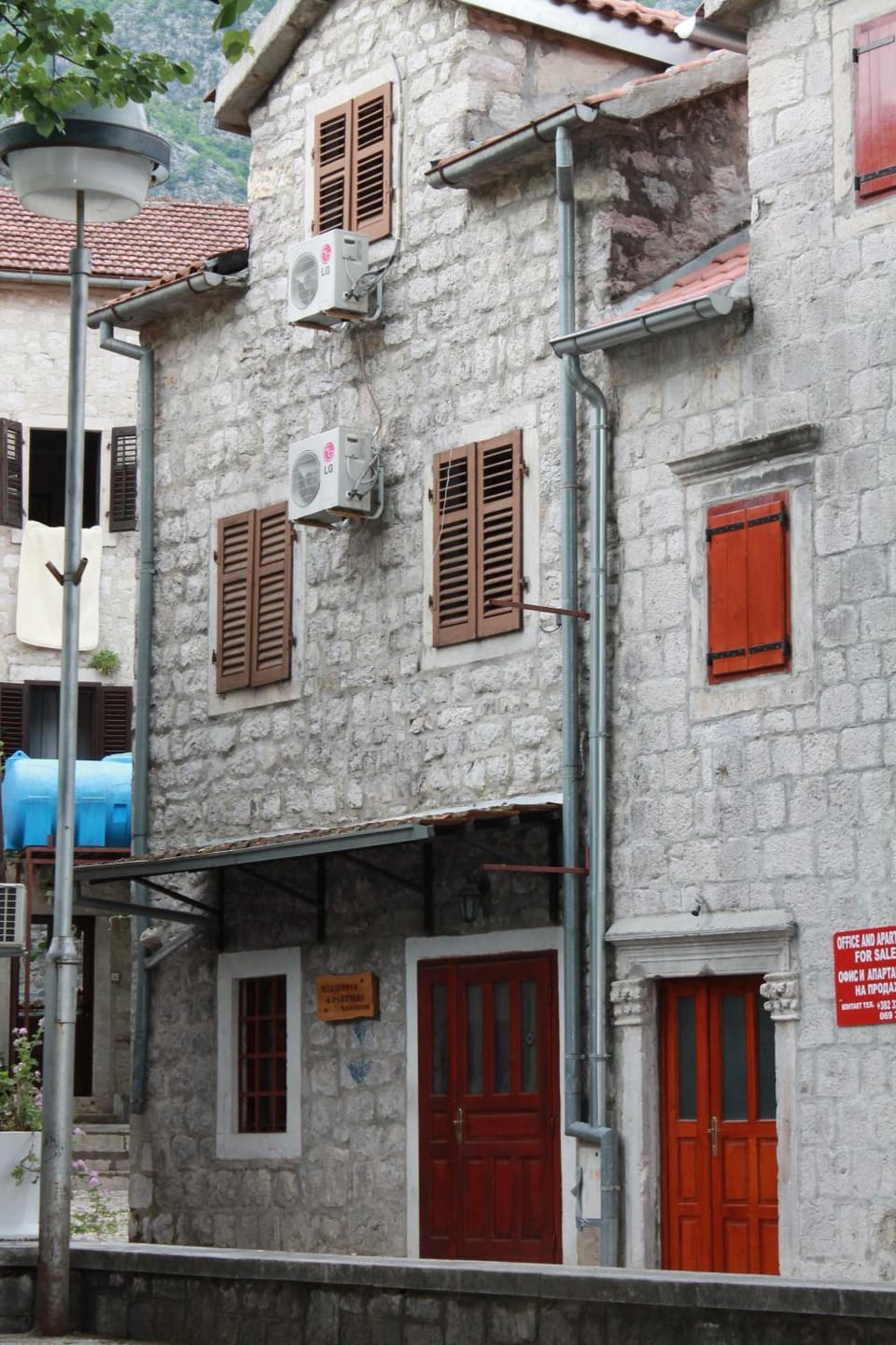 Property building, Facade/entrance, Day