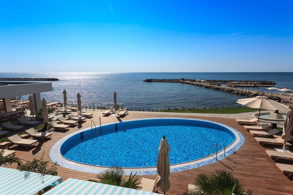 Swimming pool, Swimming pool