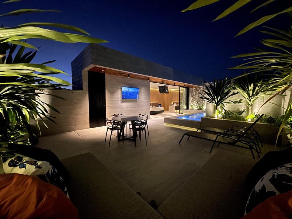 Balcony/Terrace, sunbed