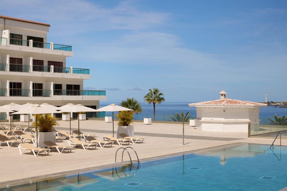 View (from property/room), Balcony/Terrace, Lounge or bar, Sea view, Swimming pool