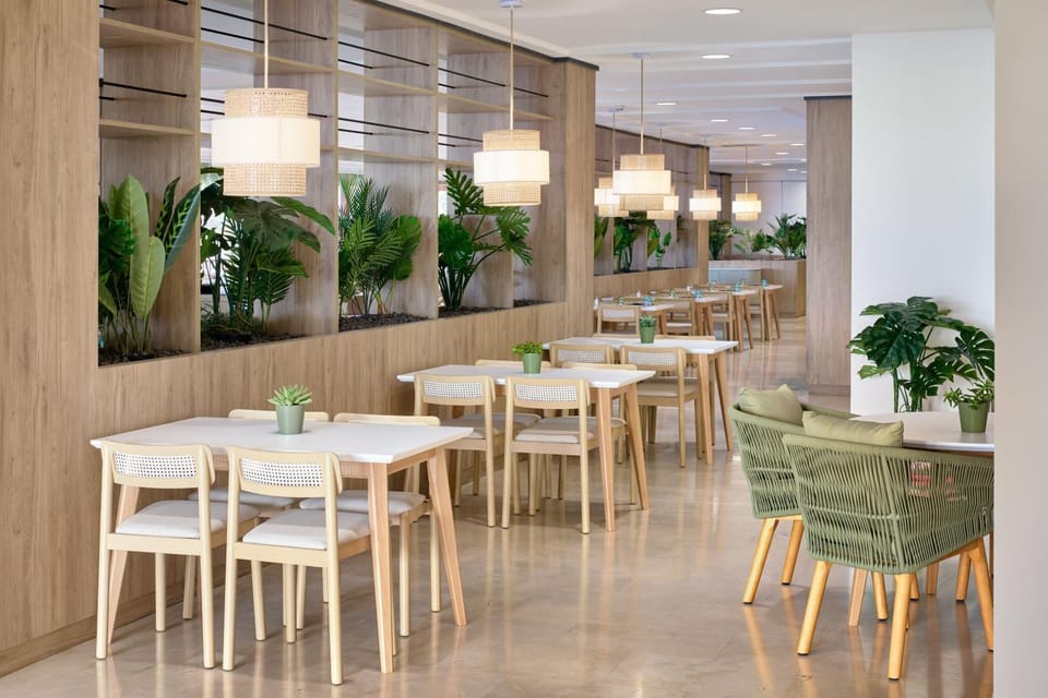 Restaurant/places to eat, Dining area