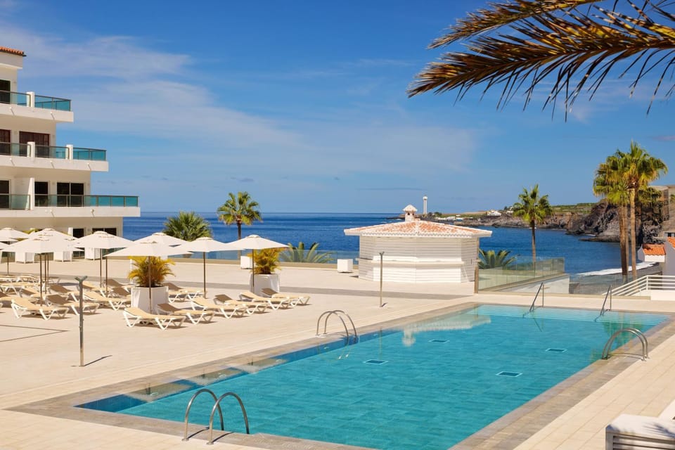 Balcony/Terrace, Sea view, Swimming pool