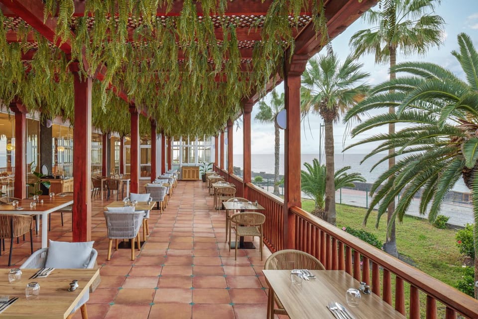 Restaurant/places to eat, Garden, View (from property/room), Balcony/Terrace, Dining area, Sea view