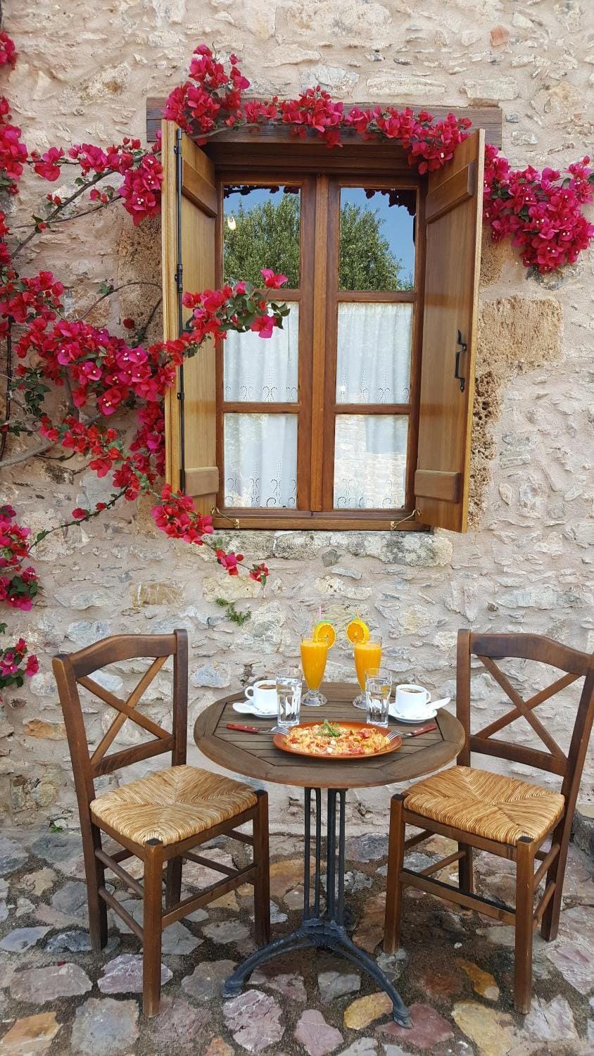 Patio, Restaurant/places to eat, Natural landscape, Garden, Balcony/Terrace, On site, Breakfast