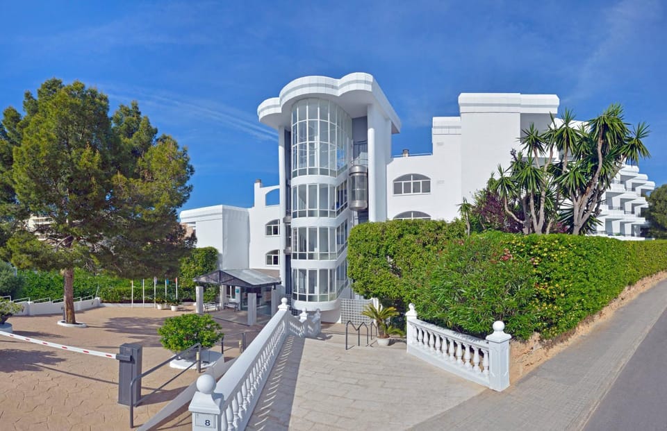 Facade/entrance, Garden, Balcony/Terrace, Parking