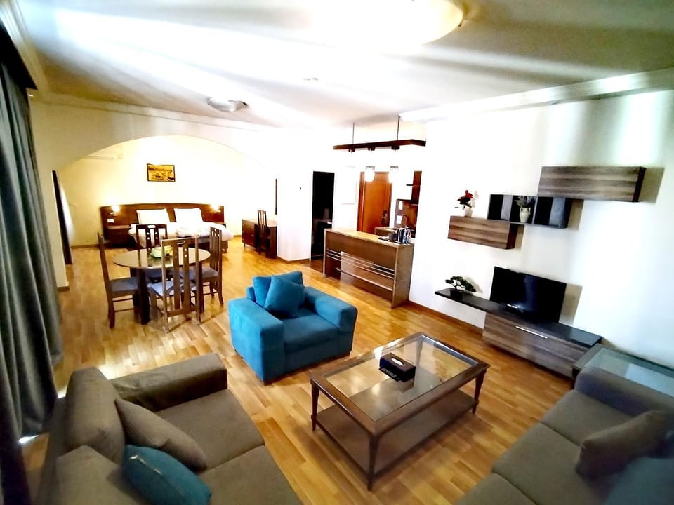 Kitchen or kitchenette, Living room, Dining area