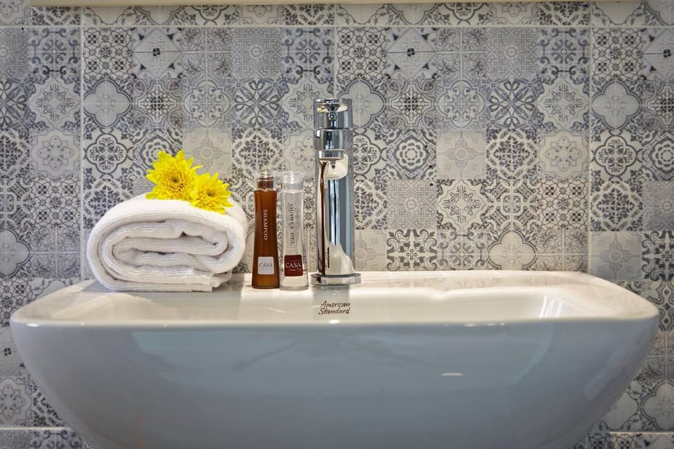 Shower, Toilet, Bathroom, Bedroom