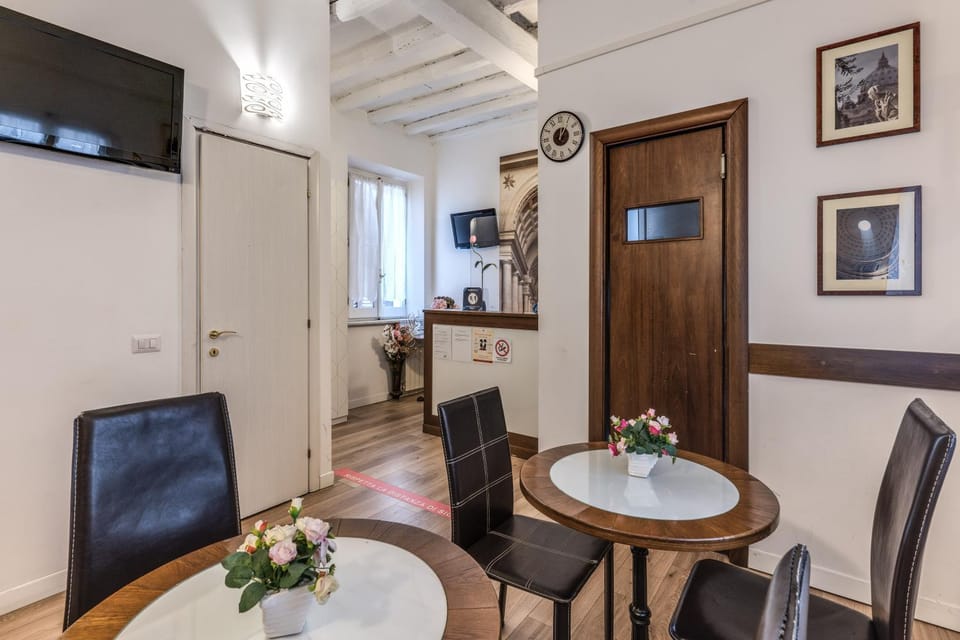 Communal lounge/ TV room, TV and multimedia, Kitchen or kitchenette, Seating area