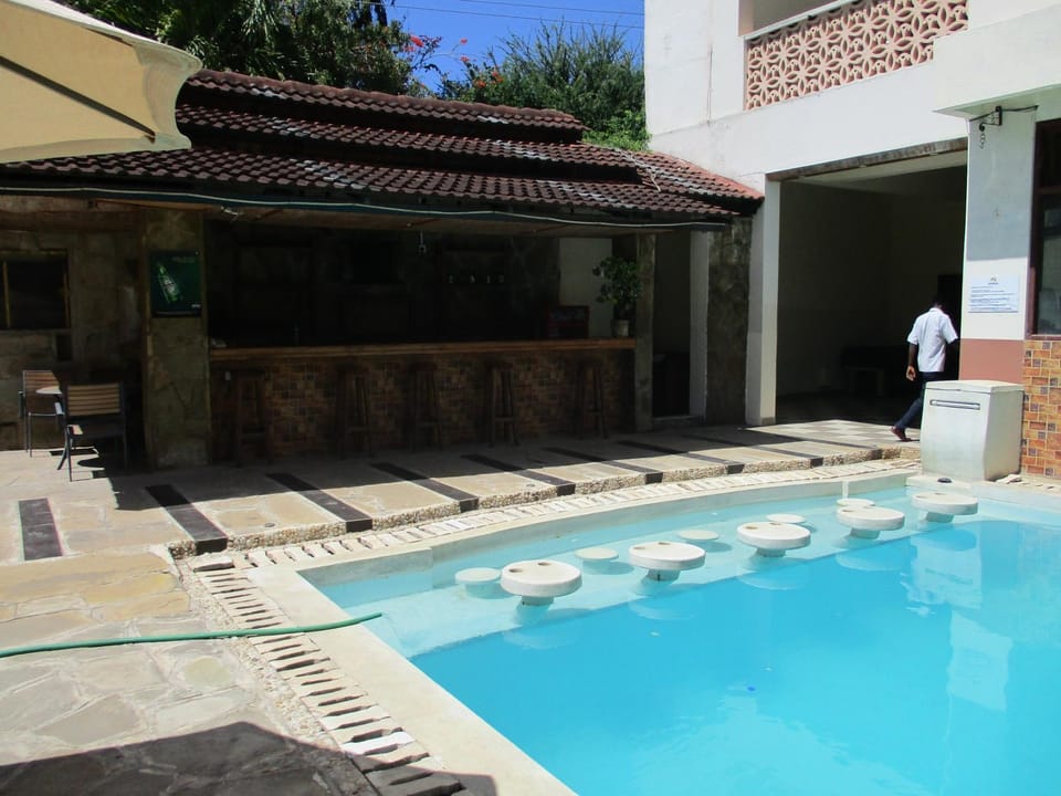 Property building, Day, Swimming pool