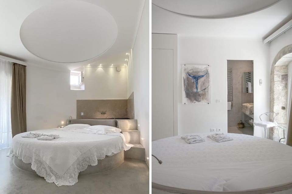 Bed, Bathroom, Photo of the whole room, Bedroom