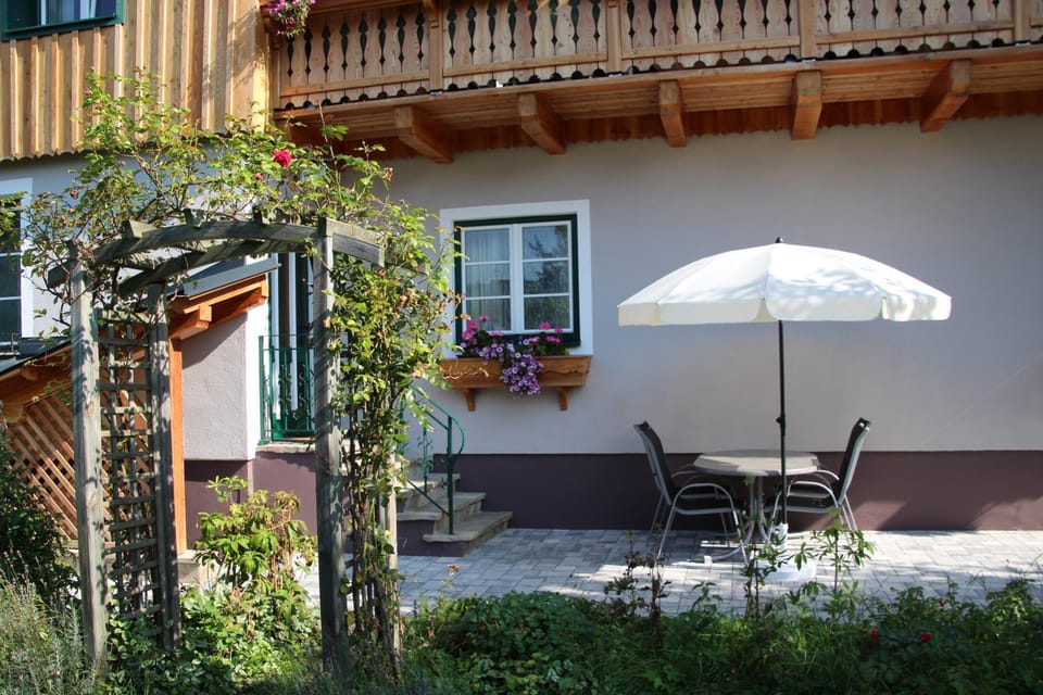 Property building, Garden, Balcony/Terrace