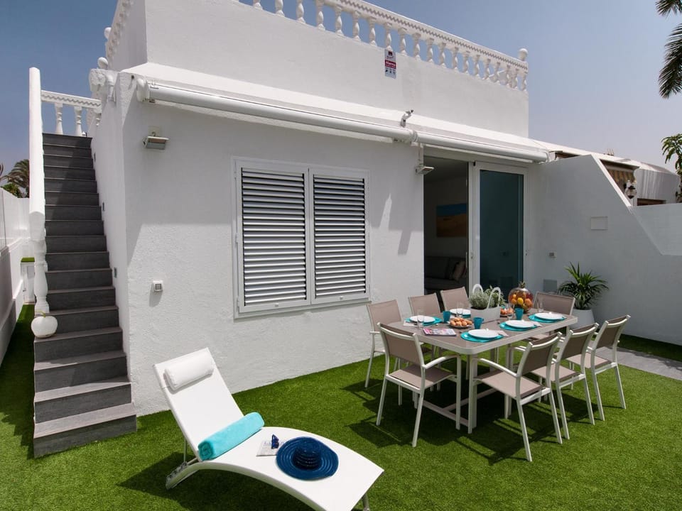 Facade/entrance, Garden, Dining area