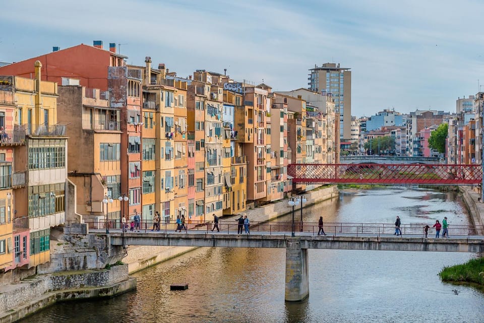 Nearby landmark, Day, Natural landscape, City view, River view, Street view, Location