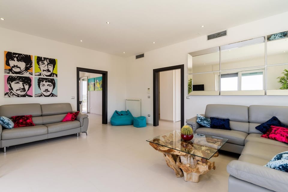 Living room, Seating area, air conditioner