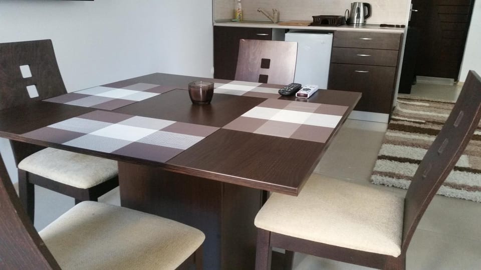 TV and multimedia, Kitchen or kitchenette, Dining area
