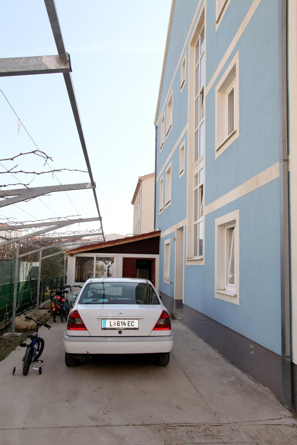 Facade/entrance