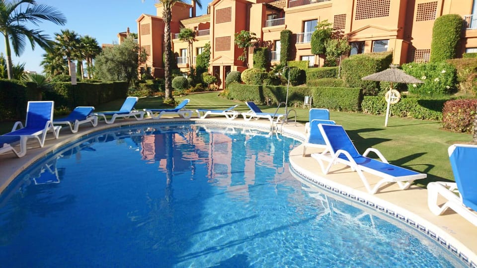 Swimming pool