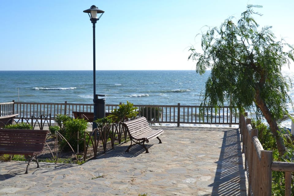 People, Activities, Children play ground, Garden, View (from property/room), Balcony/Terrace, Other, Animals, Sea view, Sports, Entertainment, children, young children, older children, group of guests, Family