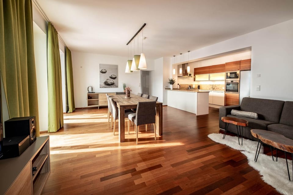 TV and multimedia, Kitchen or kitchenette, Living room, Seating area, Dining area, minibar