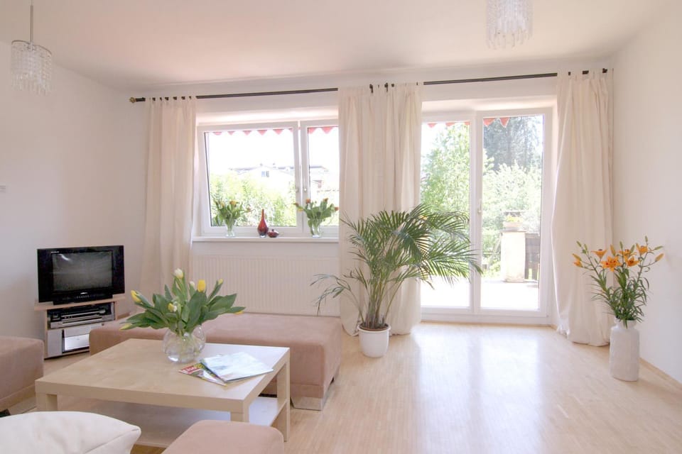 Living room, Photo of the whole room