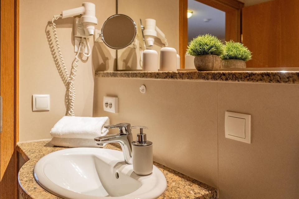 Bathroom, towels