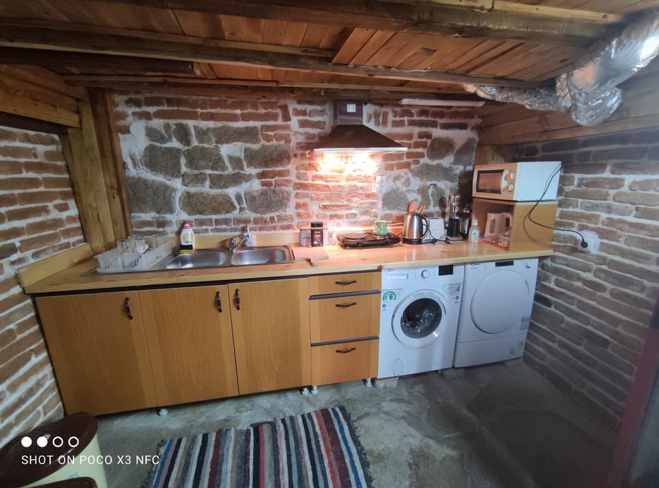 Kitchen or kitchenette, Communal kitchen