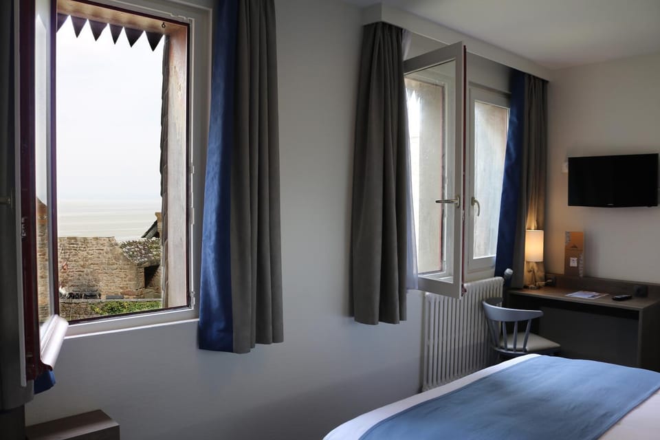 View (from property/room), Photo of the whole room, Bedroom