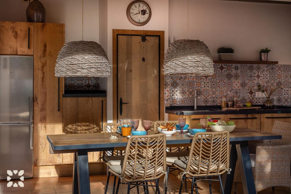 Kitchen or kitchenette, Living room, Seating area, Dining area, oven, stove