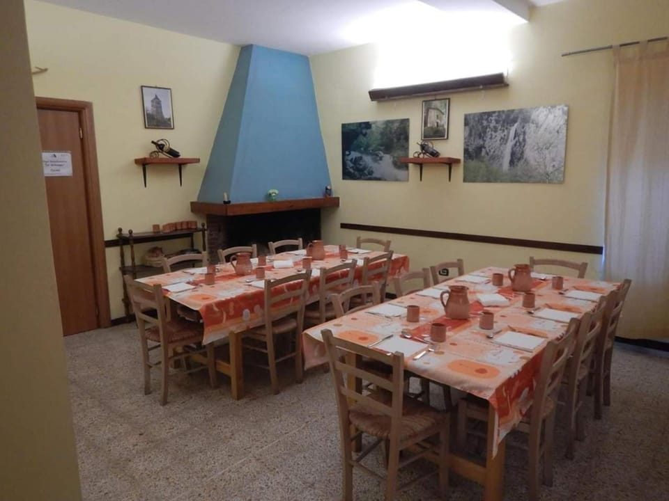 Restaurant/places to eat, Communal lounge/ TV room