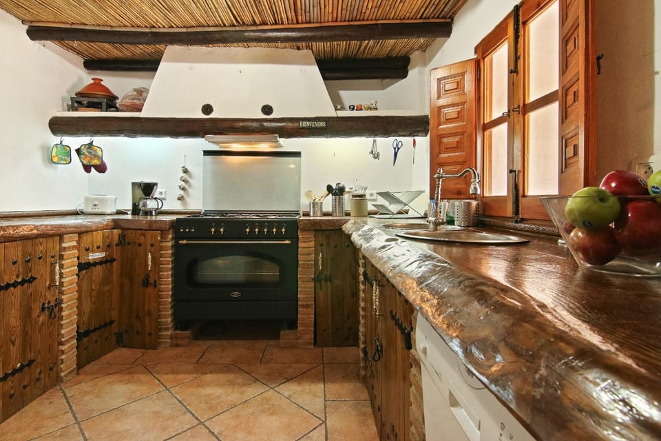 Coffee/tea facilities, Kitchen or kitchenette