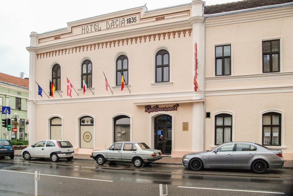 Facade/entrance