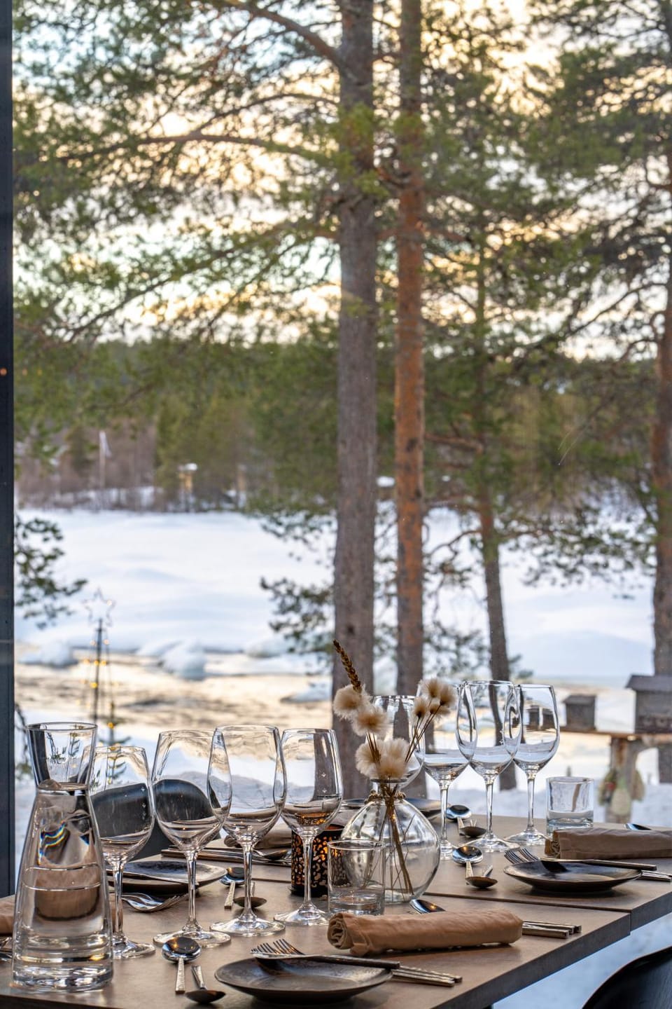 Restaurant/places to eat, River view