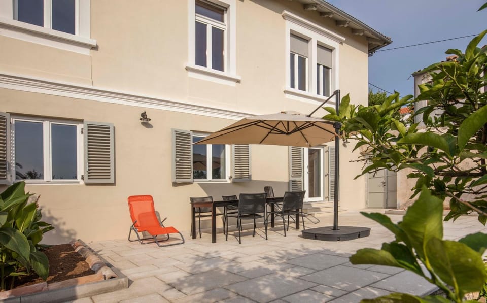 Facade/entrance, Balcony/Terrace