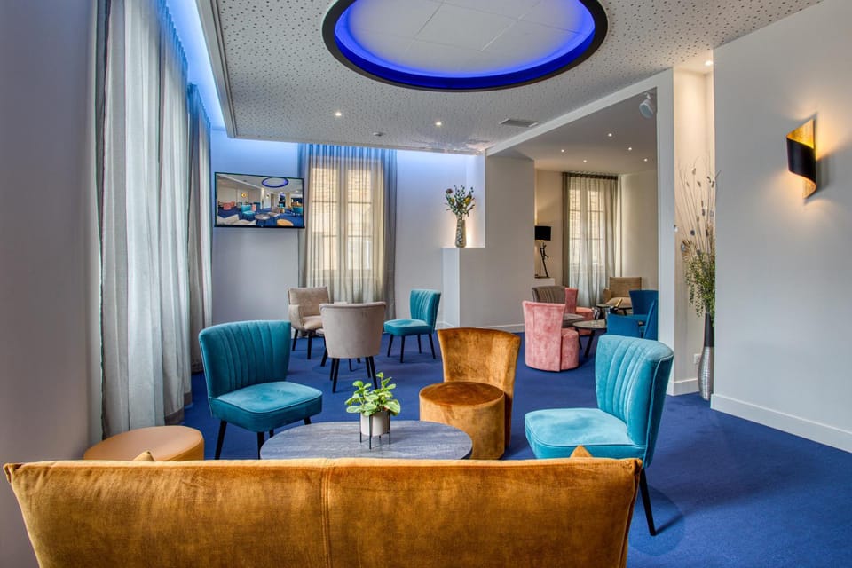Communal lounge/ TV room, Living room