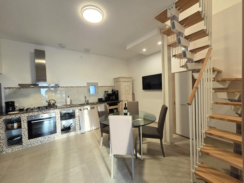 TV and multimedia, Kitchen or kitchenette, Living room, Dining area, oven, stove