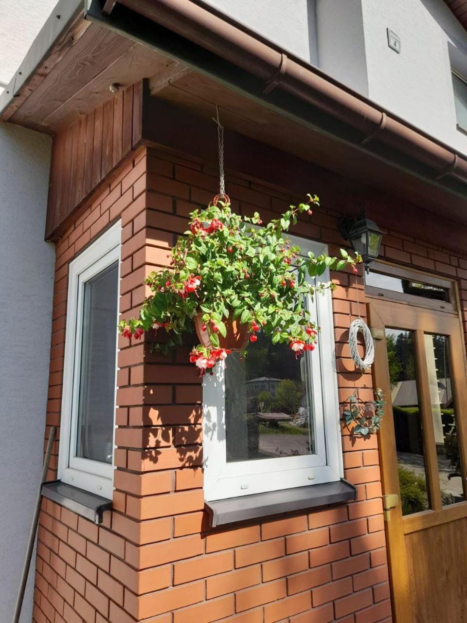 Facade/entrance, Spring