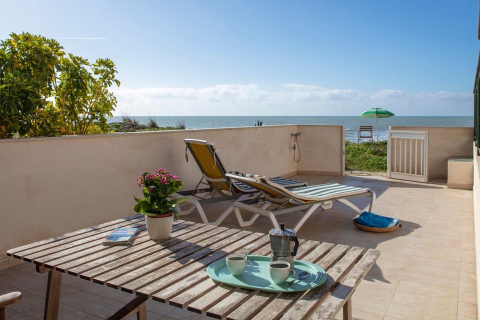 Patio, Natural landscape, View (from property/room), Balcony/Terrace, Seating area, Dining area, Sea view, sunbed