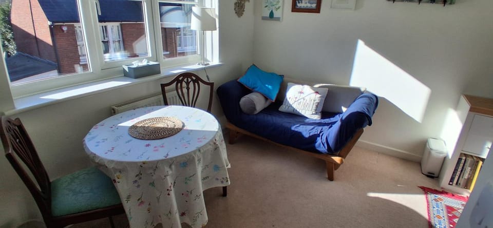 Bed, Living room, Seating area, Dining area