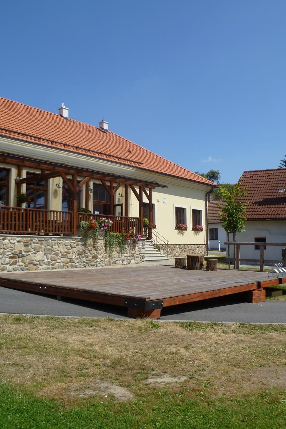 Facade/entrance