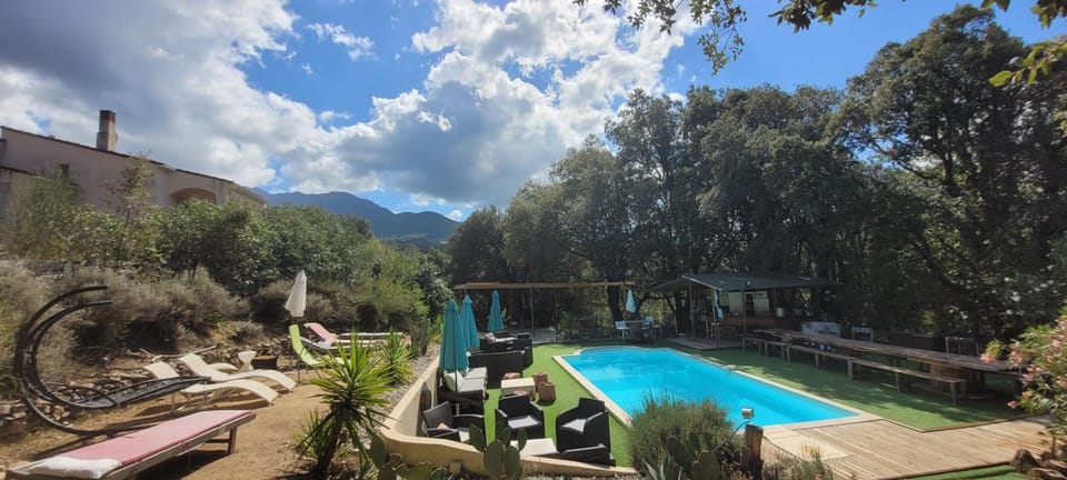 Dining area, Mountain view, Swimming pool, sunbed