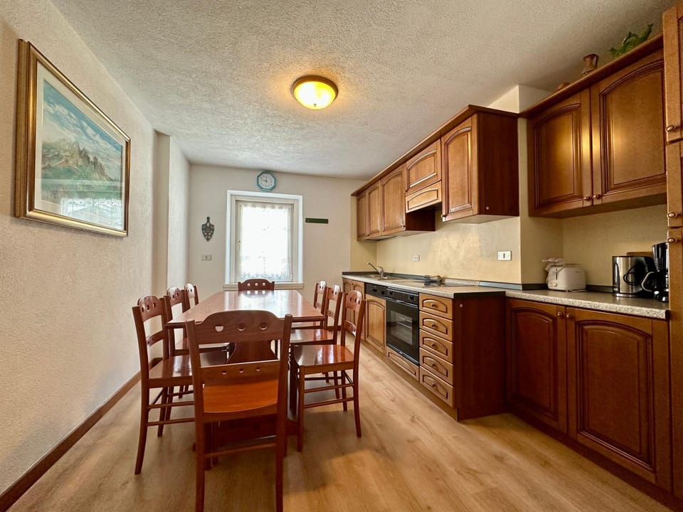 Coffee/tea facilities, View (from property/room), Kitchen or kitchenette, Dining area, Mountain view, dishwasher, minibar, pet friendly, stove, toaster, wardrobe, kitchen