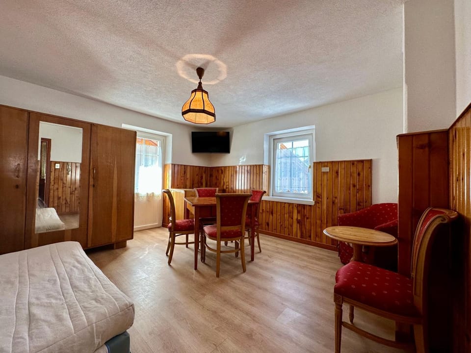 TV and multimedia, Living room, Photo of the whole room, Seating area, Mountain view, hair dresser, wardrobe