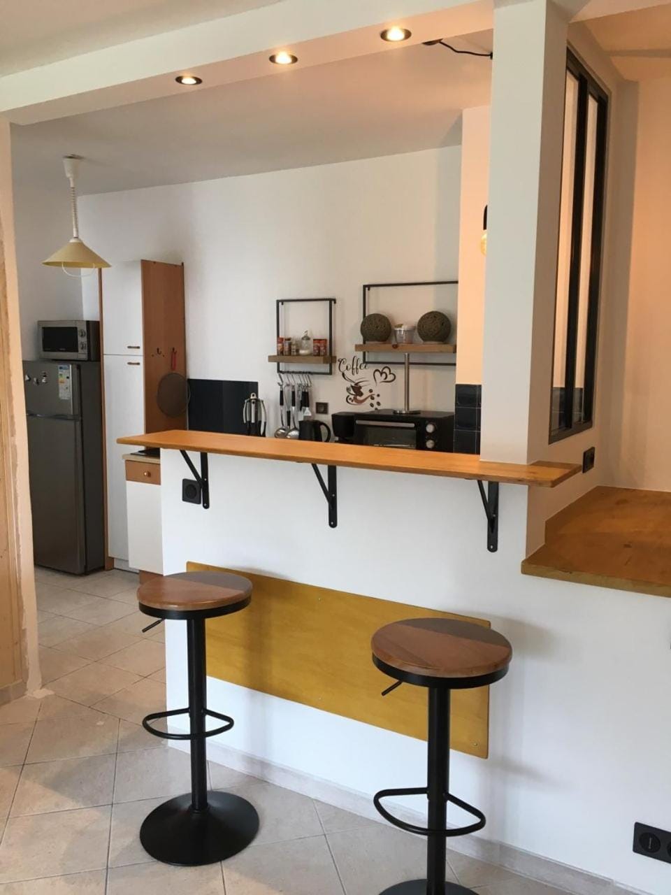 Lounge or bar, kitchen