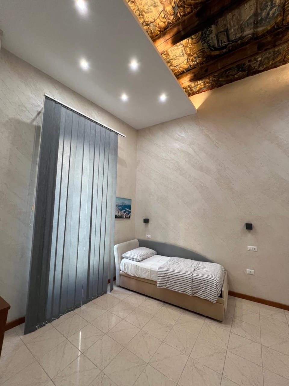 La cartolina di Napoli free parking for small cars only Apartment in Naples